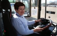 Autobusų parko vadovė pati save skatino, pati save malonino, su savimi sutartis pasirašinėjo