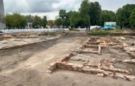 Nebekoketuokime ir neapsimetinėkime, o statykime paminklą