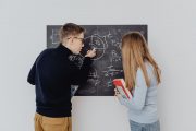Matematikos korepetitorius ar konsultacijos mokykloje: ką rinktis?