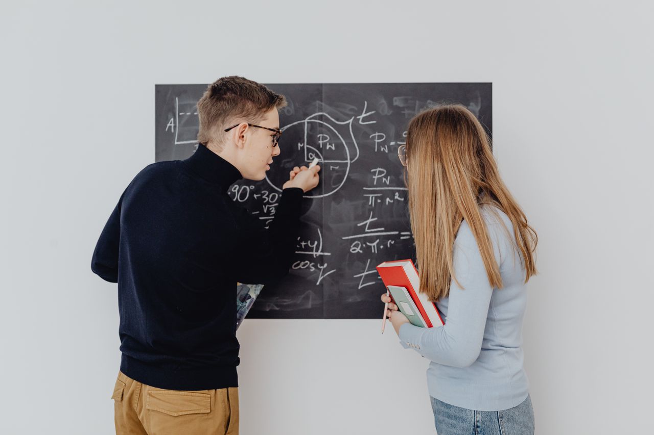 Matematikos korepetitorius ar konsultacijos mokykloje: ką rinktis?